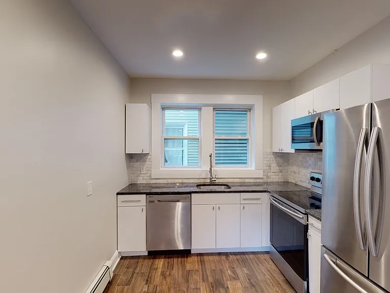 90 Bristol St #10 — Photo 2