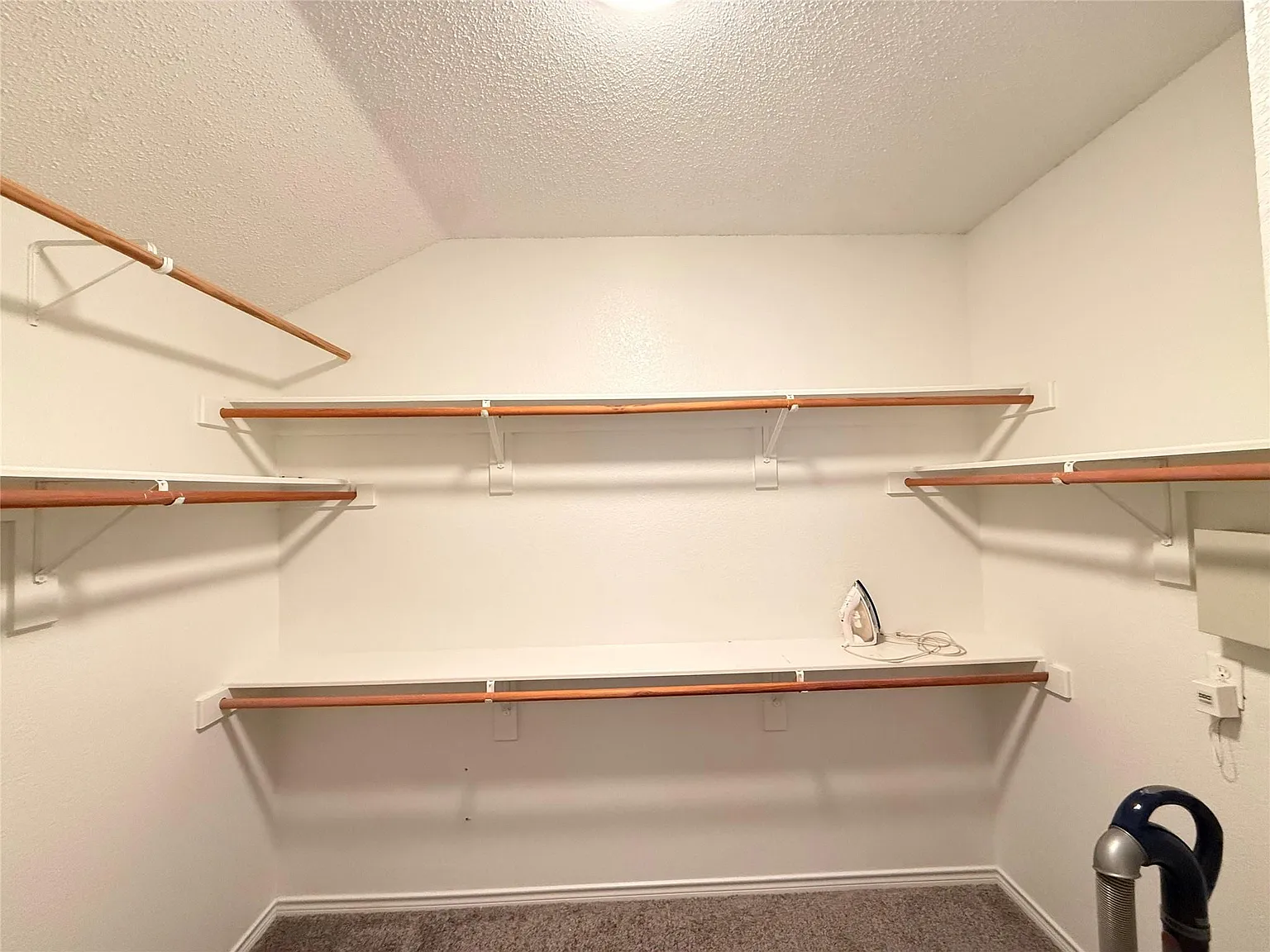 4 bed, 2.5 bath, 2546 sqft, $2,900 — Photo 2