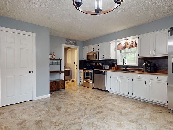 5th image of 45 Spring Hills Rd