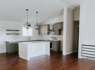 225 W Lewis St, Rossville, GA 30741