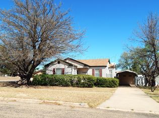 519 3rd St, McLean, TX 79057