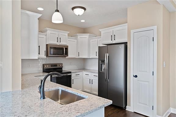 4th image of 8 Locust Run Lot 8