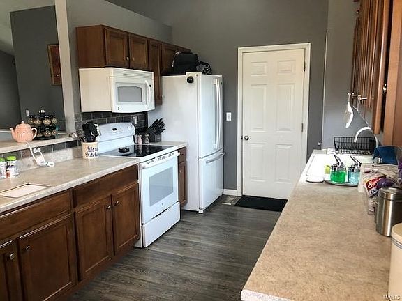 5th image of 22 Brussels Valley Dr