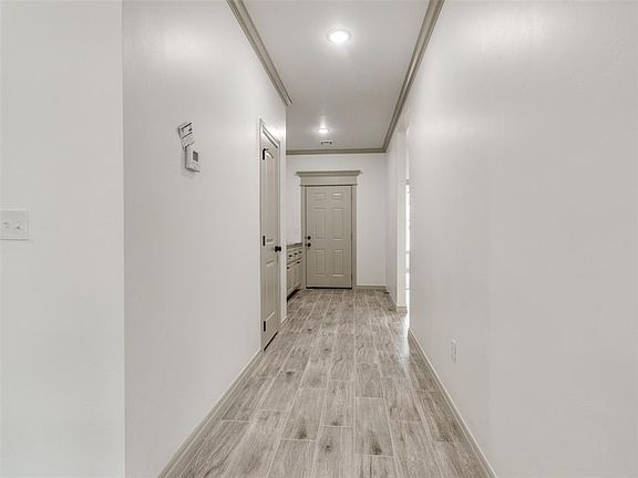 4th image of 809 SE 49th St