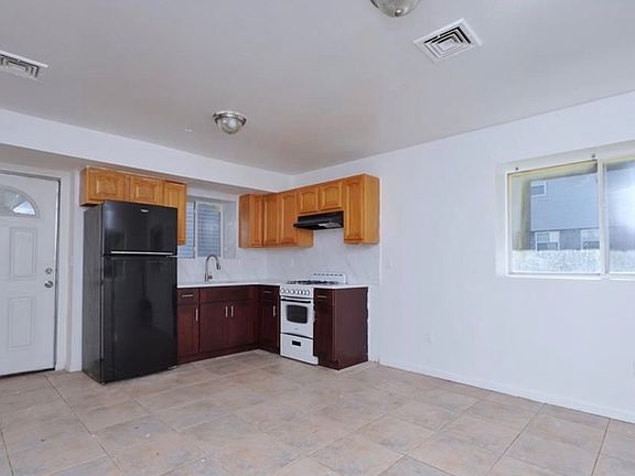 4th image of 32 Union Ave #B1
