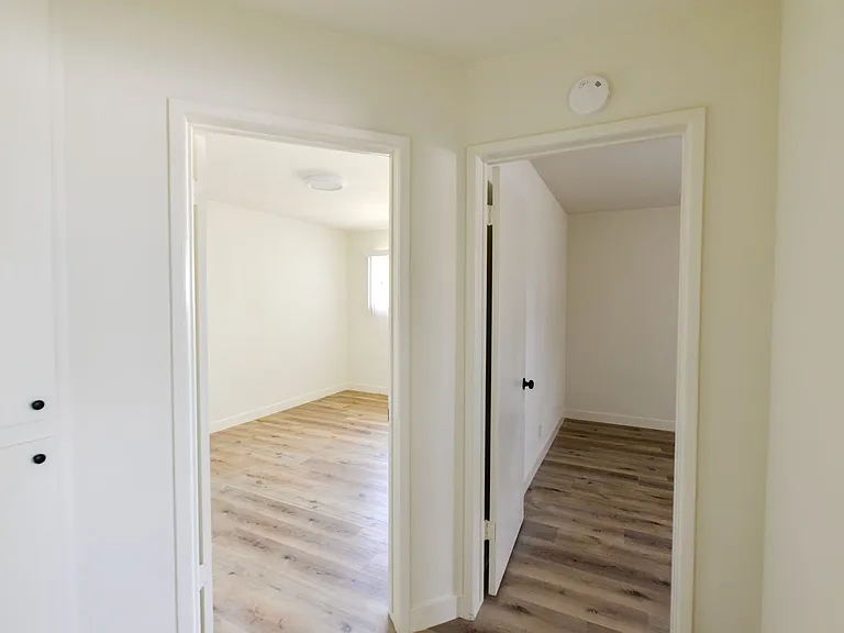 239/241 Avenida Pelayo — Photo 14
