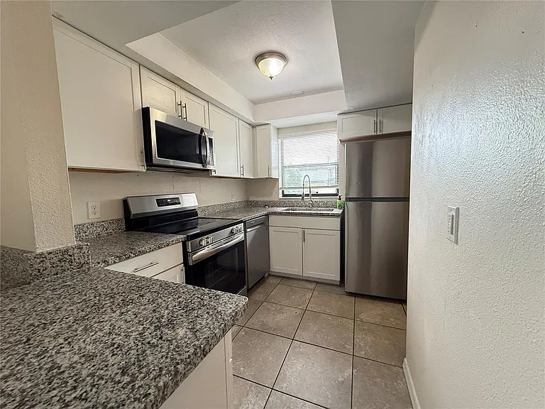 3136 Julia Ct — Photo 6
