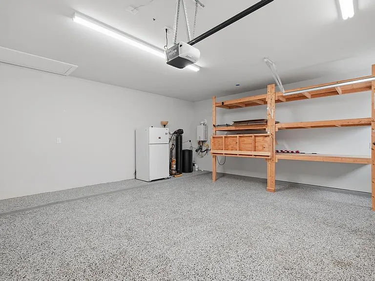 2431 Valencia Crst — Photo 21