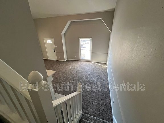 3rd image of 3724 Wax Myrtle Dr