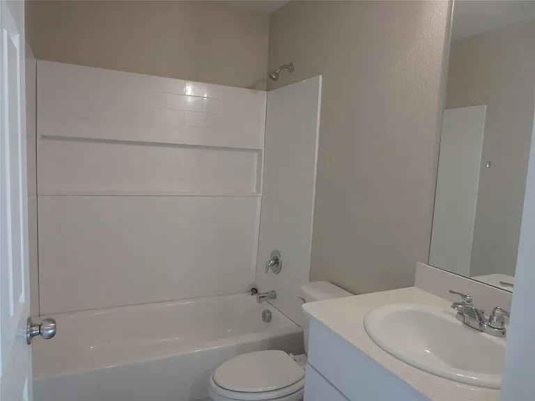 4633 Benham Dr — Photo 10
