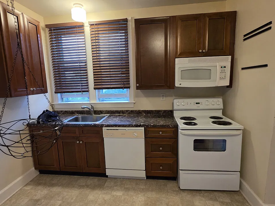 1 S Main St #4