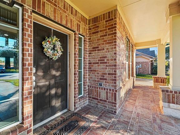 3rd image of 2522 Montclair Court