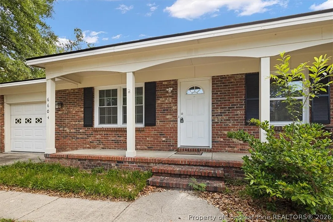 3 bed, 2.0 bath, 1189 sqft, $1,695 — Photo 2