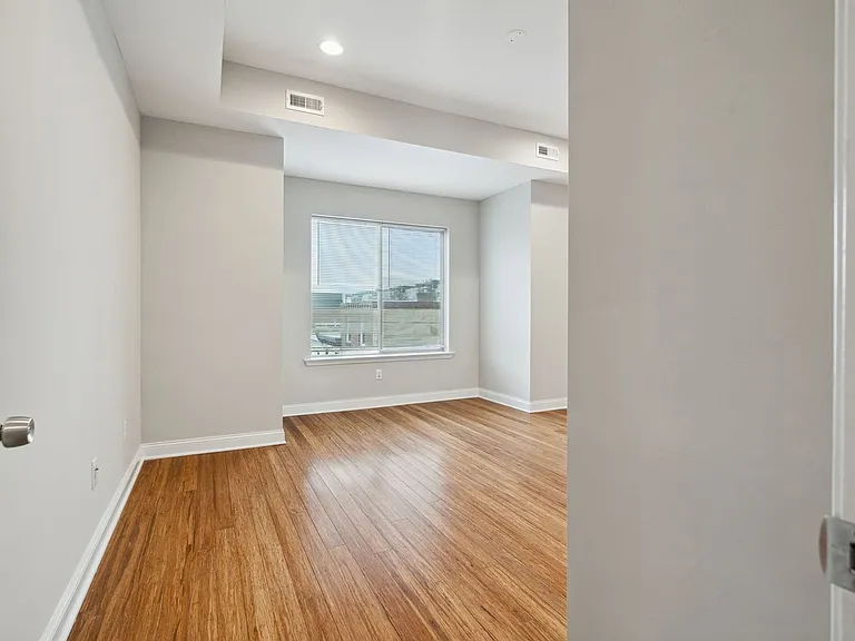 1633 Carpenter St — Photo 17