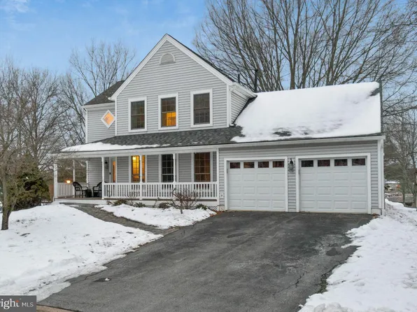 6 Belle Hollow Ct, Gaithersburg, MD 20882