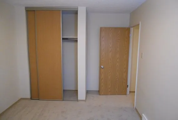 100 Wickham Rd — Photo 14