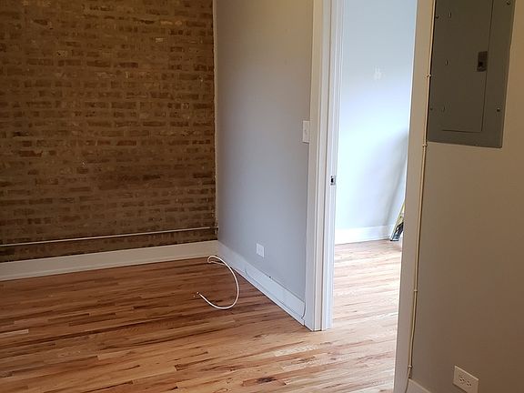 2nd image of 820 W Cuyler Ave APT 121