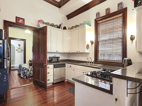 4th image of 3133 Royal St