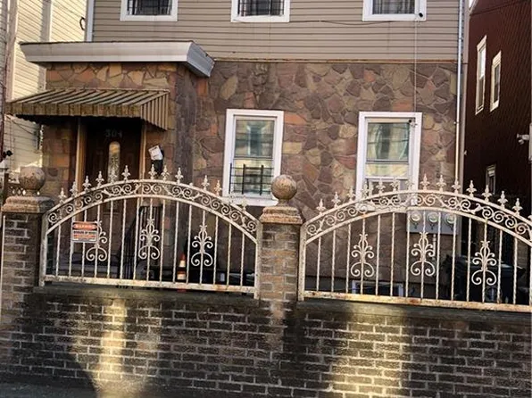 304 Grant Ave, Brooklyn, NY 11208
