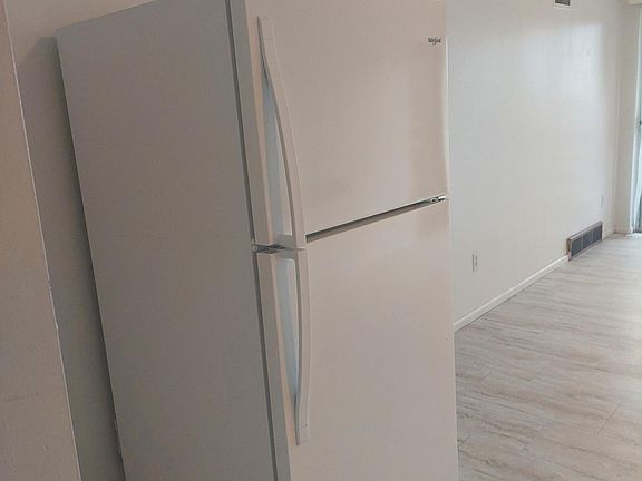 5th image of 146A Clarkson Dr #A
