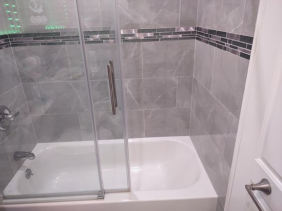 4th image of 10115 Avenue L