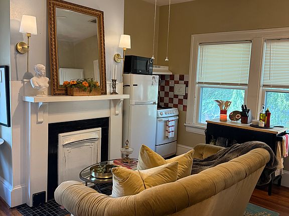 3rd image of 1185 Briarcliff Pl NE