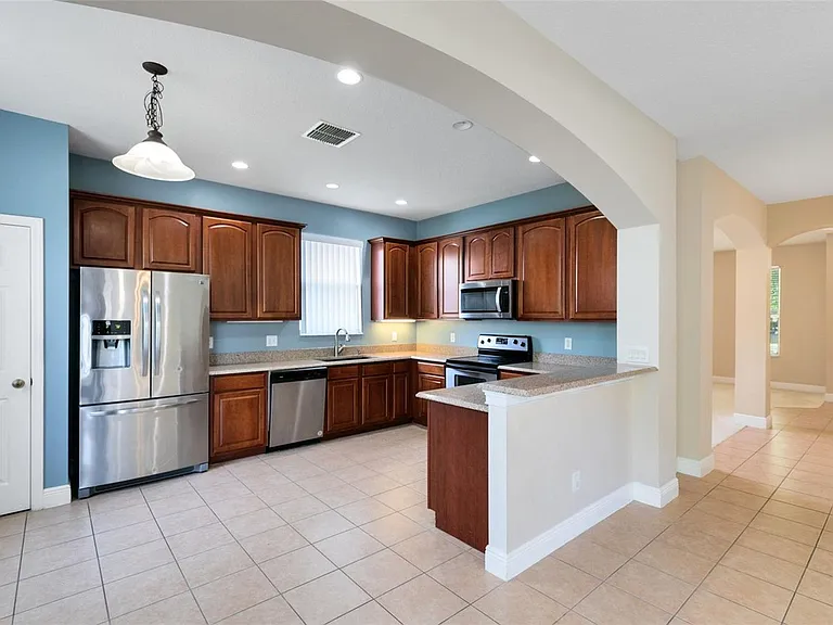 10090 Bennington Chase Dr — Photo 6