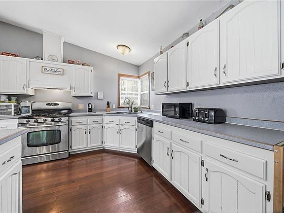 5th image of 2707 10th Avenue