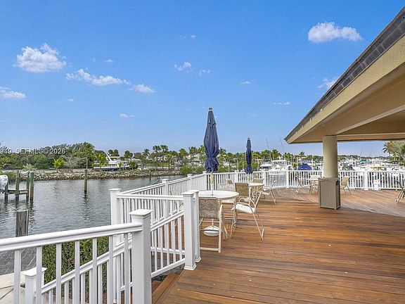 3rd image of 32 Grand Bay Cir