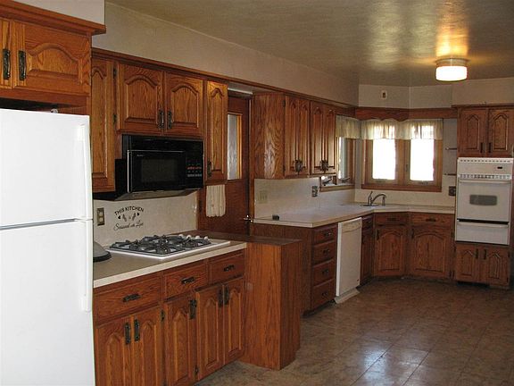 2nd image of 1000 Hillcrest Blvd