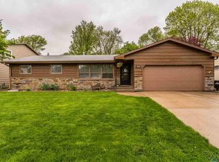 937 S Grandview Ave, Sioux Falls, SD 57103