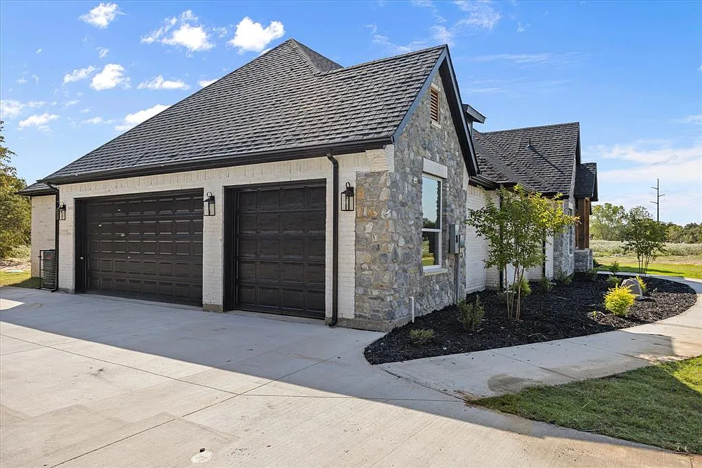 4 bed, 3.0 bath, 2534 sqft, $3,990 — Photo 2