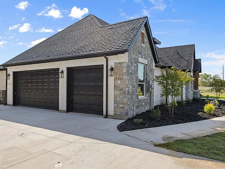 2057 Glenhollow Dr — Photo 31