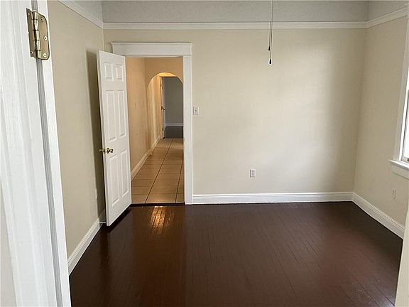 2nd image of 927 S Telemachus St