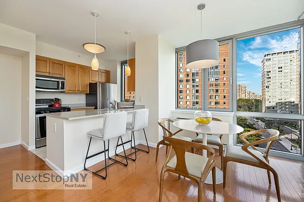 Rented by NextStopNY | media 23