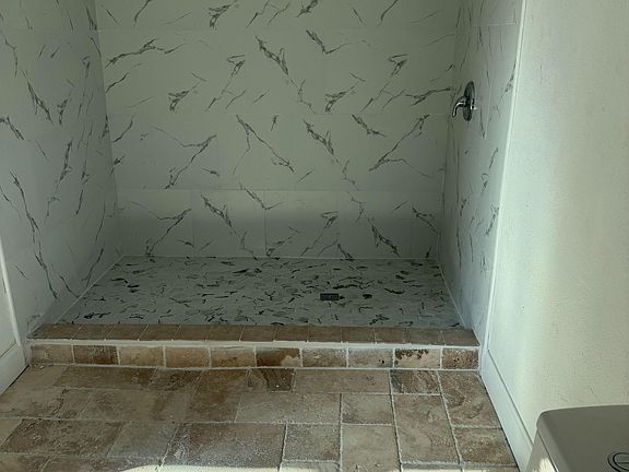 Private bathroom room 4