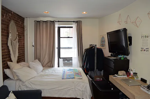 Rented by OvCo Realty | media 15