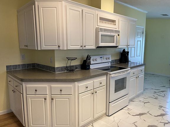 4th image of 24300 Airport Rd #63