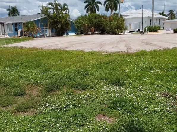 18196 Cutlass Dr, Fort Myers Beach, FL 33931