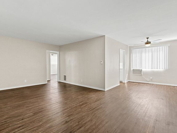 4th image of 321 S Doheny Dr APT 11