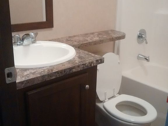 5th image of 1008 W Harbour Dr