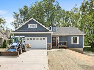 40 Eagle Green Ct, Plainwell, MI 49080