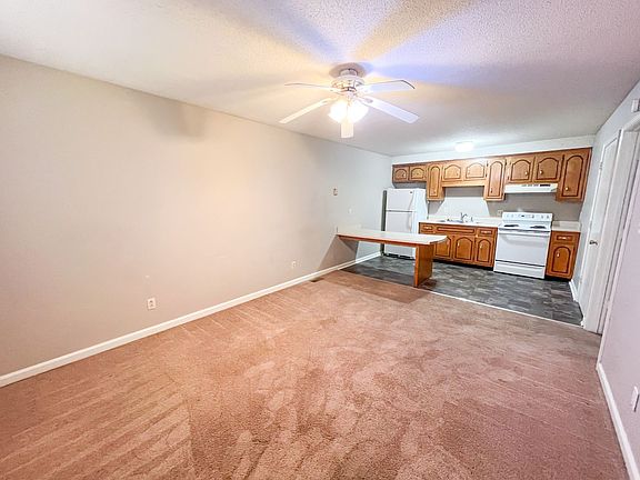 2nd image of 1511 W Knollwood Cir APT H