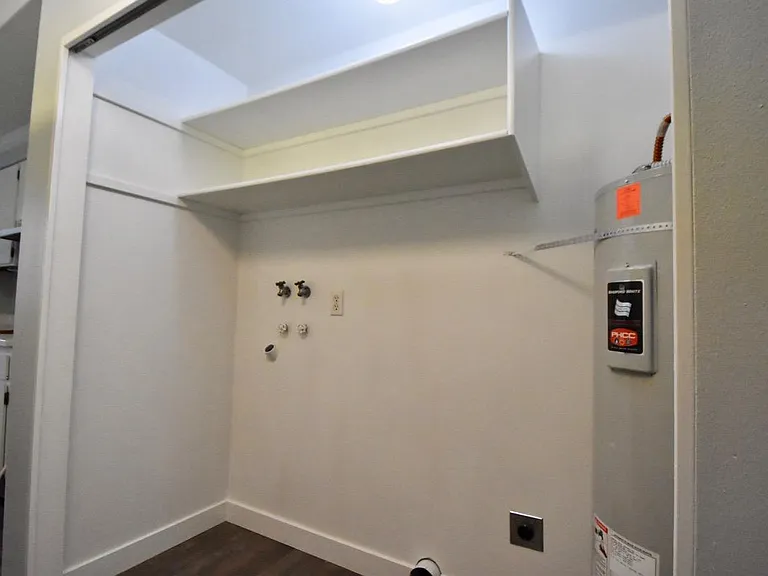 Washer/Dryer Hookups