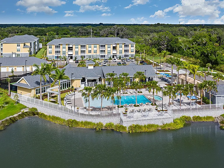 Blue Heron Living Apartment Homes — Photo 2