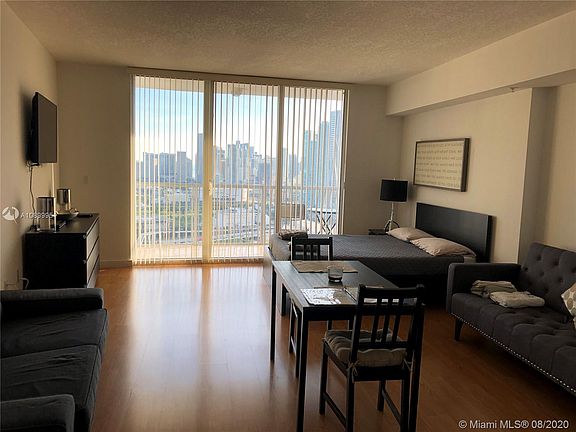 3rd image of 1750 N Bayshore Dr APT 3908