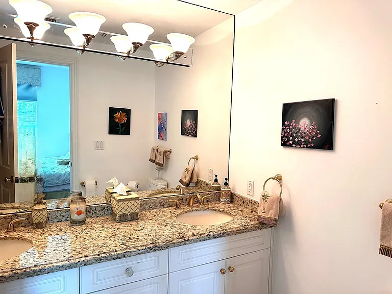 233 SE 21st Ave #101 — Photo 12