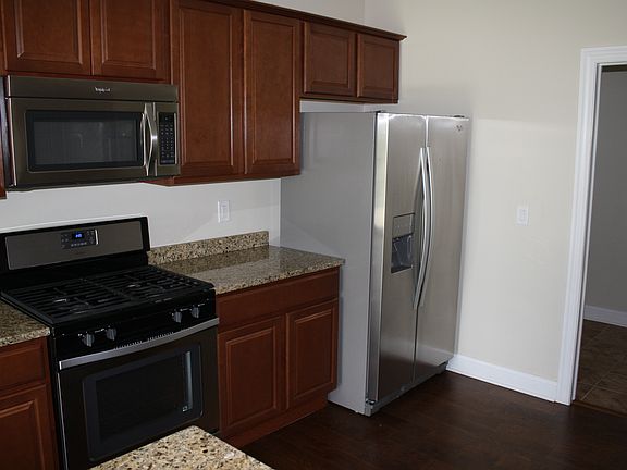 3rd image of 89 Cobblestone Ln