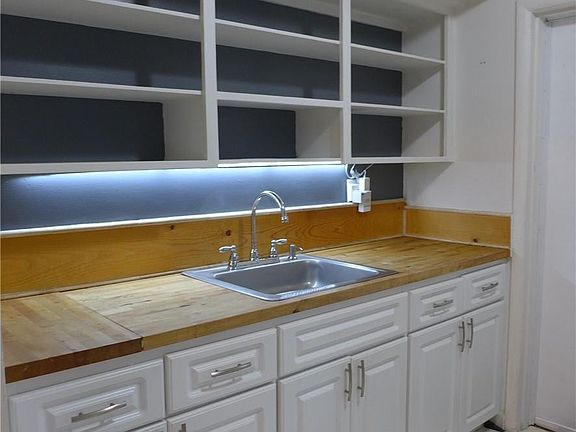 2nd image of 812 NE 15 Avenue