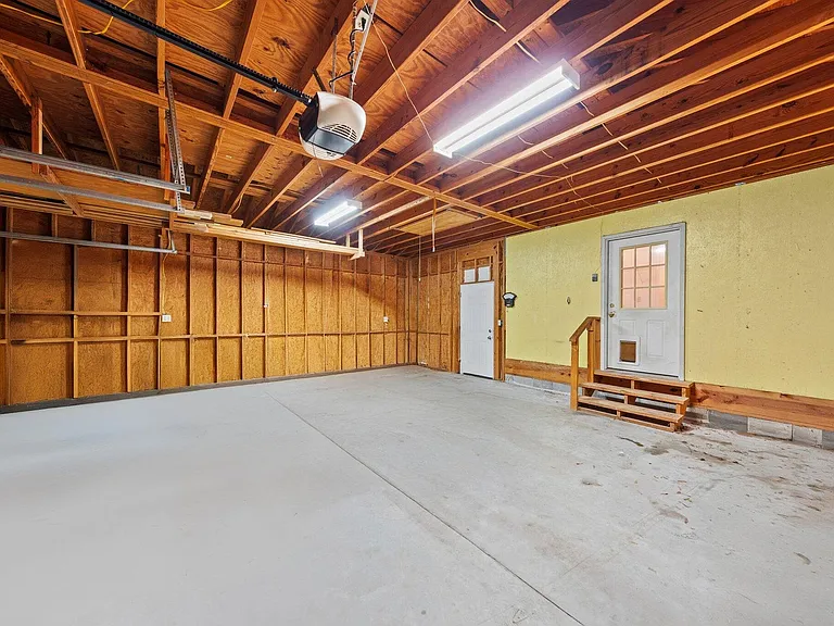 122 Beach Dr — Photo 38